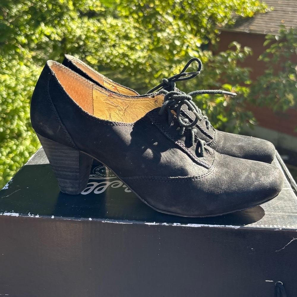 Seychelles Women's Mercury Oxford Pumps in Black Suede - Size 10